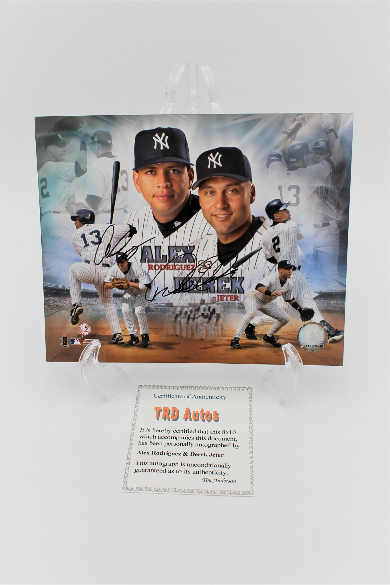 Derek Jeter Signed 8x10 Photo shops New York Yankees